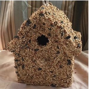 BIRDSEED BIRDHOUSE- BARN STYLE